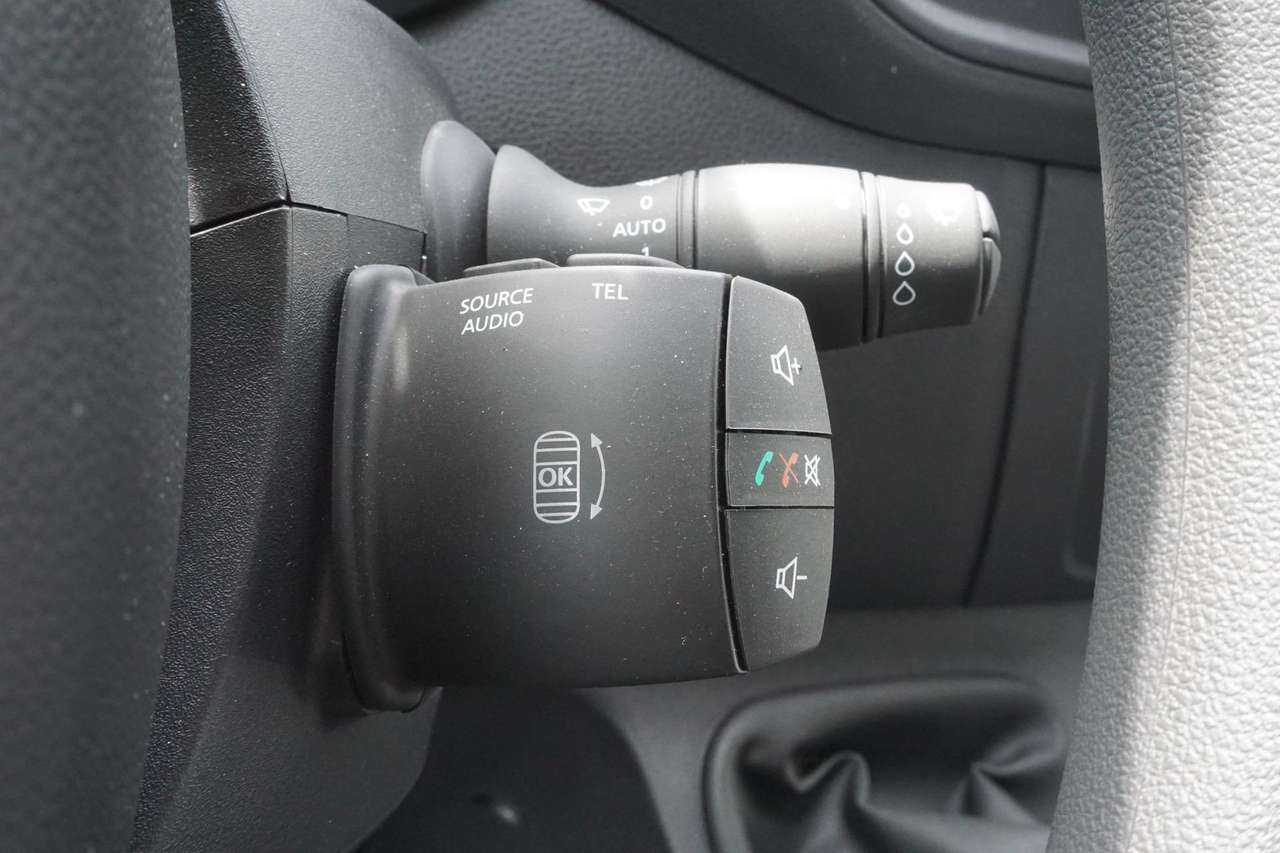 Renault Master Fahrzeug im Vorlauf, Ladebordwand 750kg, Seitentür- Photo 22