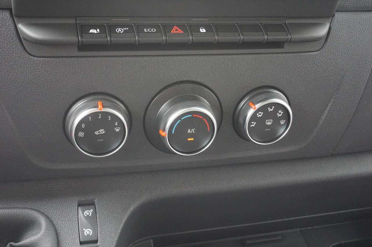 Renault Master Fahrzeug im Vorlauf, Ladebordwand 750kg, Seitentür- Photo 10